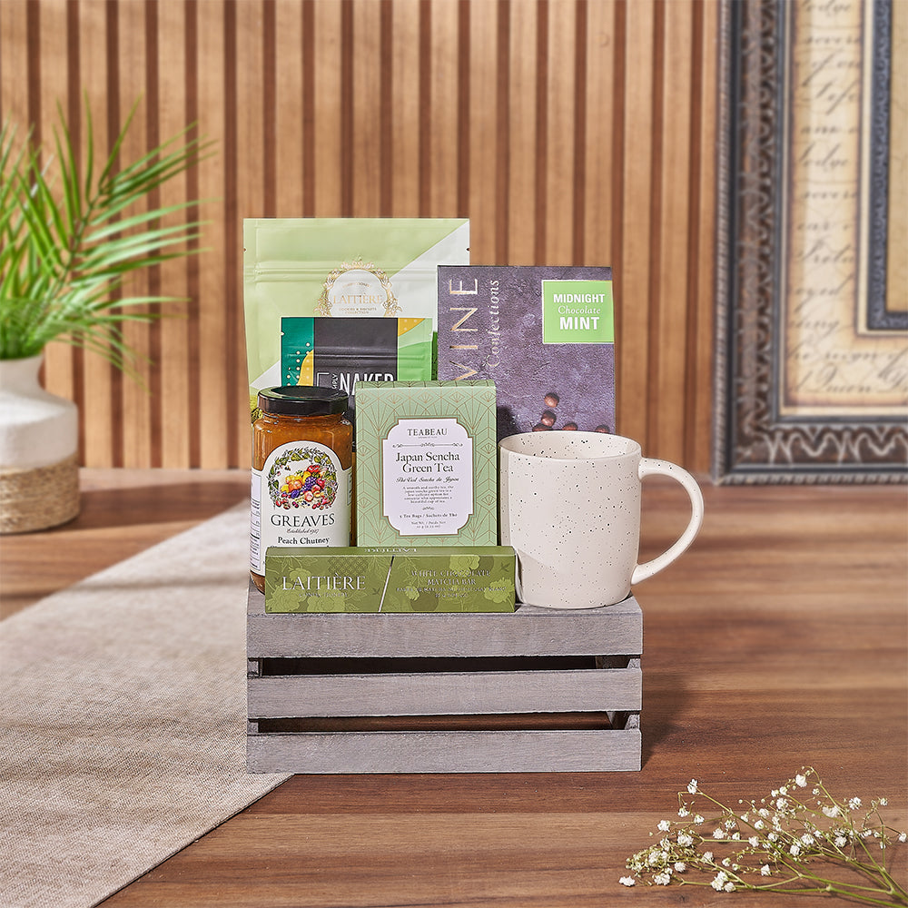 Wooden Crate with Matcha Snacks – how the gift is presented