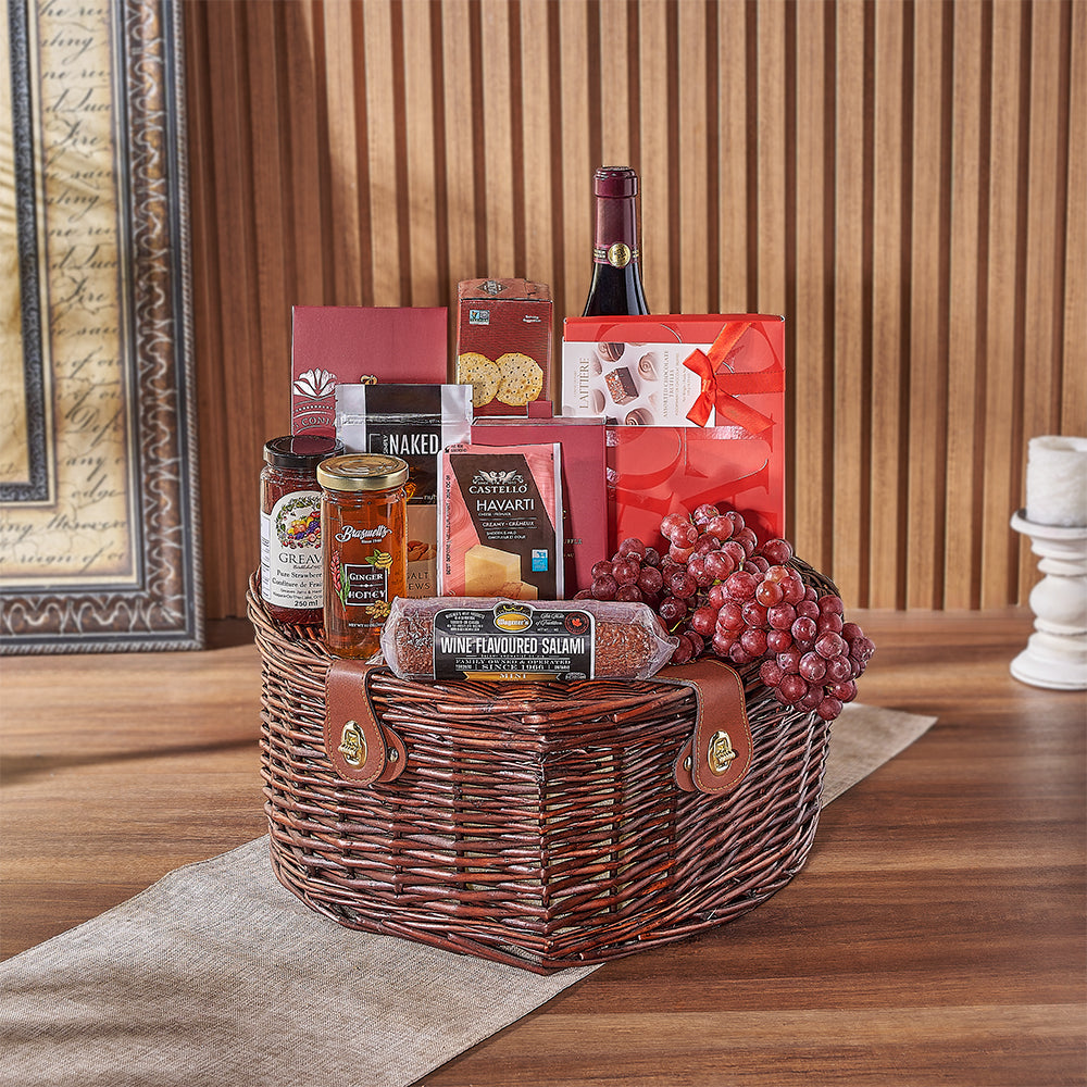 Heart-Shaped Wine and Treats Basket – how the gift is presented