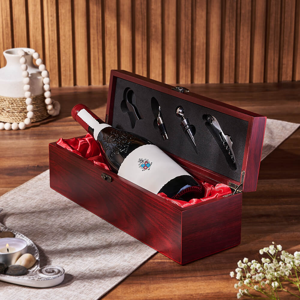 Wine and Accessories Gift Box – how the gift is presented
