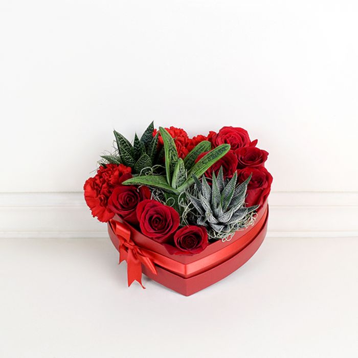Champagne Rose Floral Arrangement – how the gift is presented
