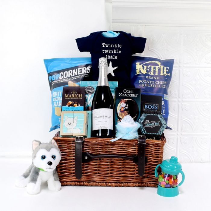 Champagne Newborn Picnic Basket – how the gift is presented