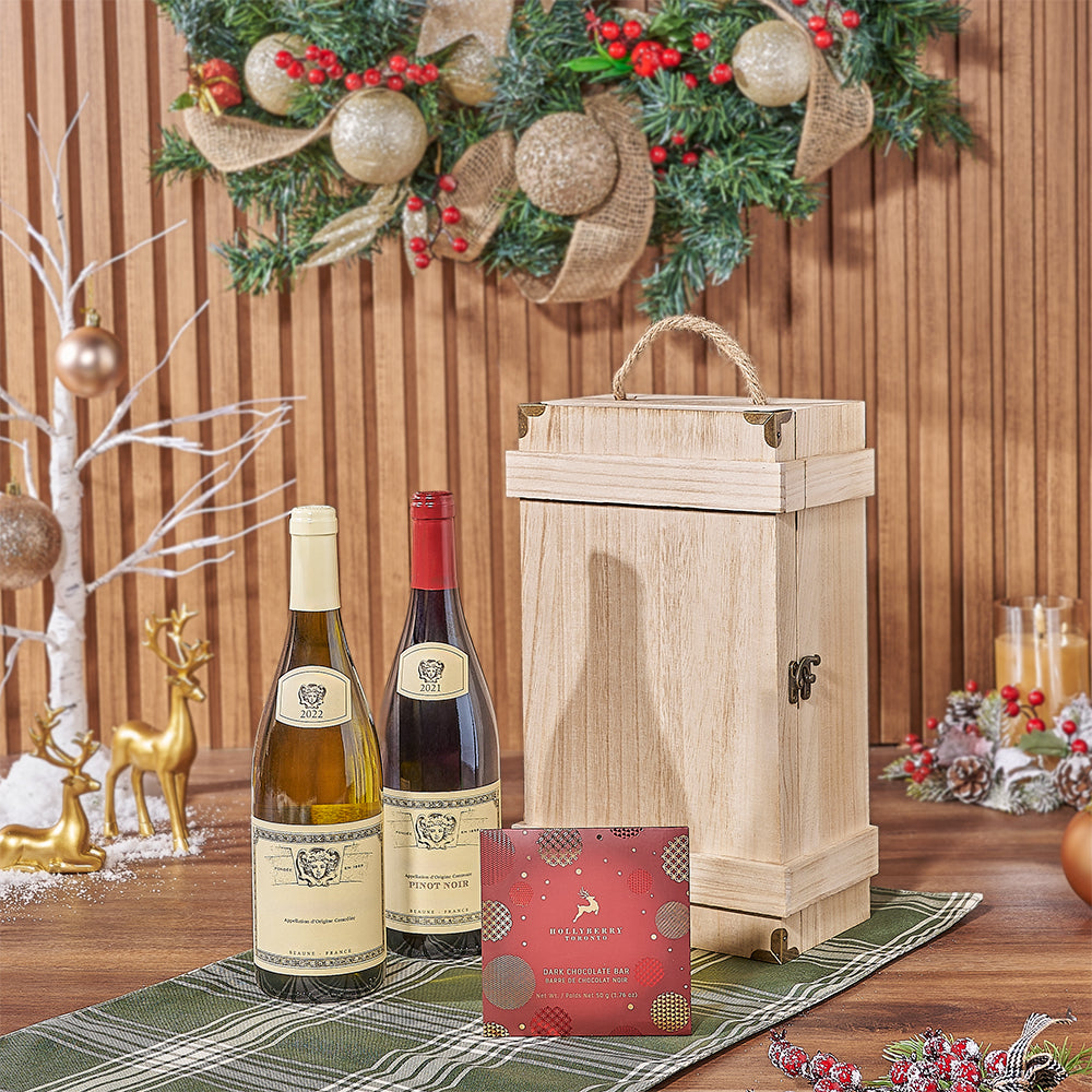 Two-Bottle Wine Gift Set with Hollyberry Chocolate Bar in Wooden Box – how the gift is presented