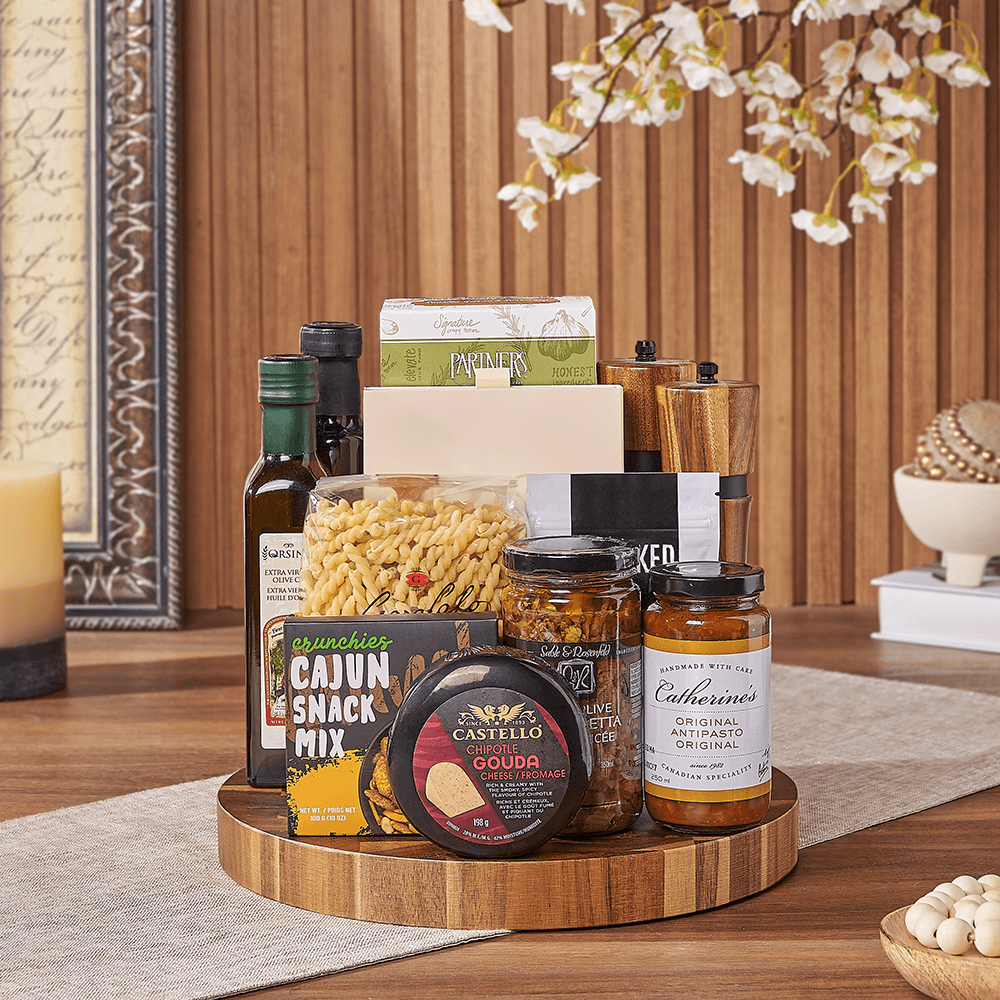 Halal Snack and Pasta Serving Board – how the gift is presented