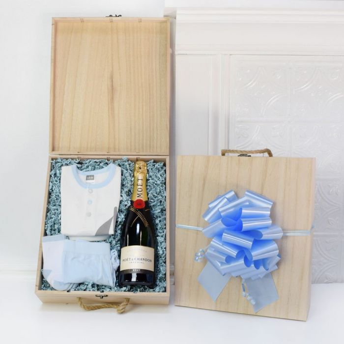 Baby Boy Champagne Welcome Box – how the gift is presented