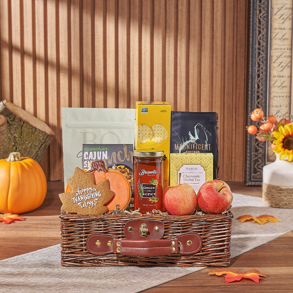 Thanksgiving Treats in Wicker Basket – how the gift is presented